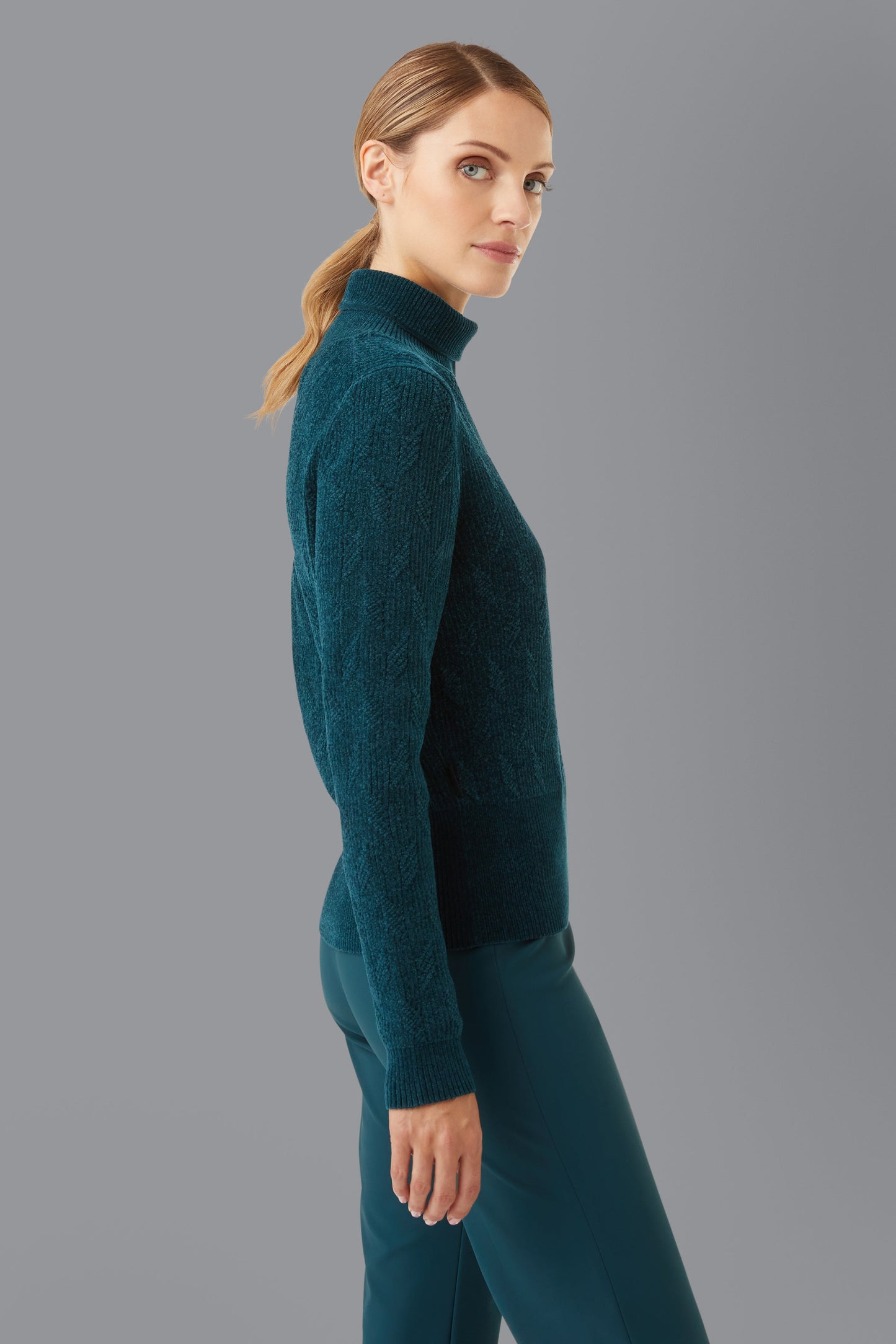 Knit Velvet Turtleneck Lady