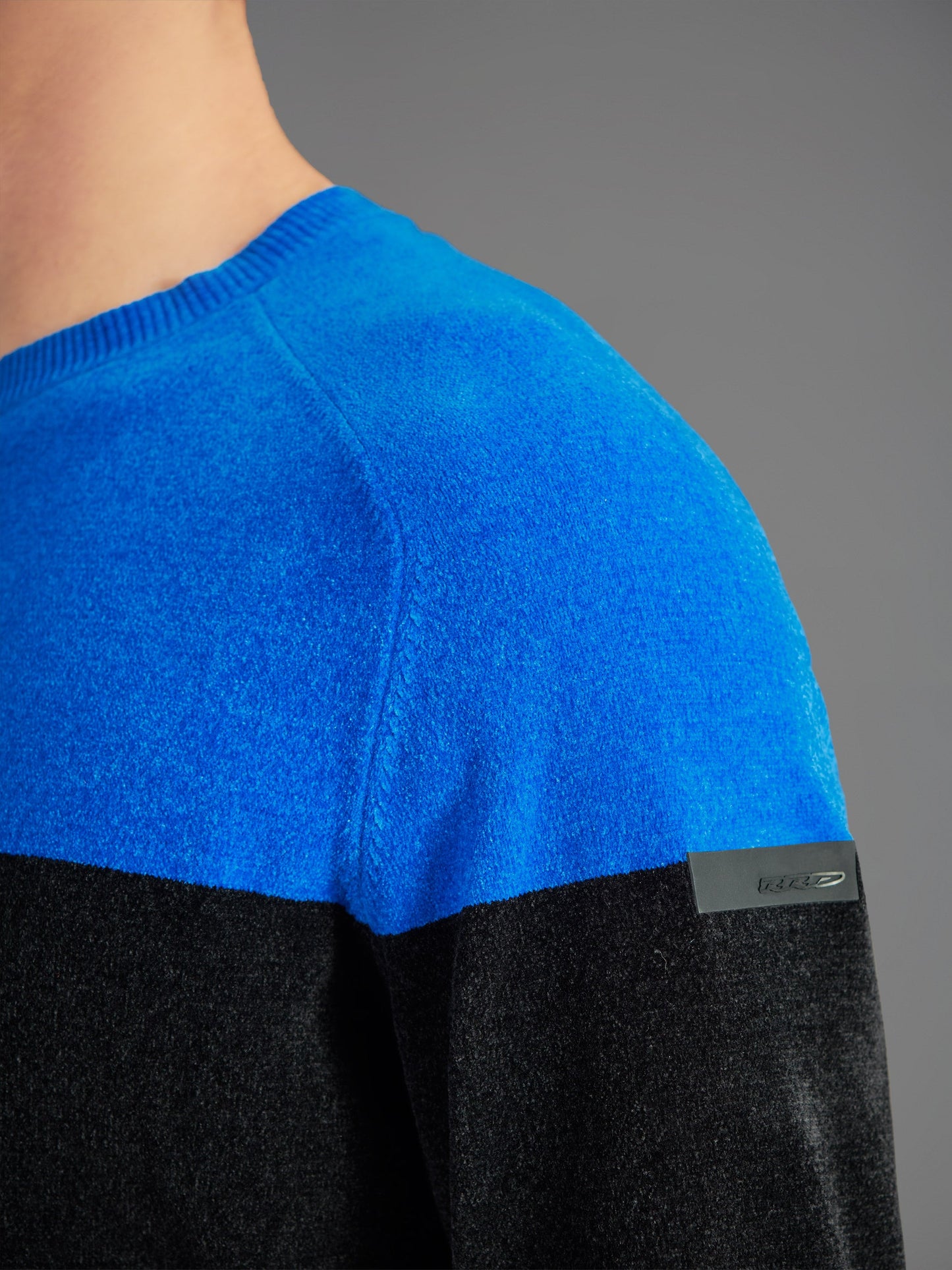 Velvet Block Round Knit