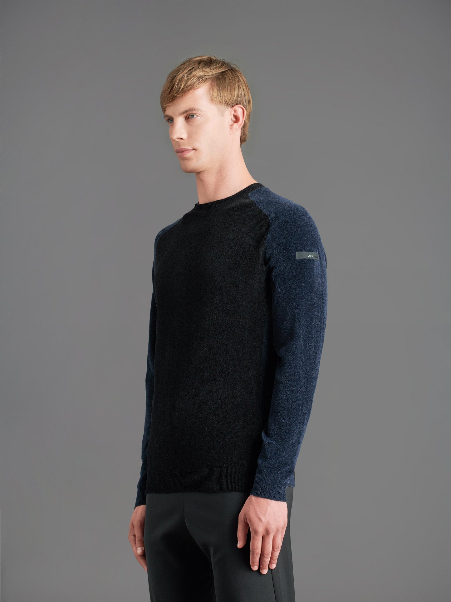 Velvet Block Sleeve Round Knit