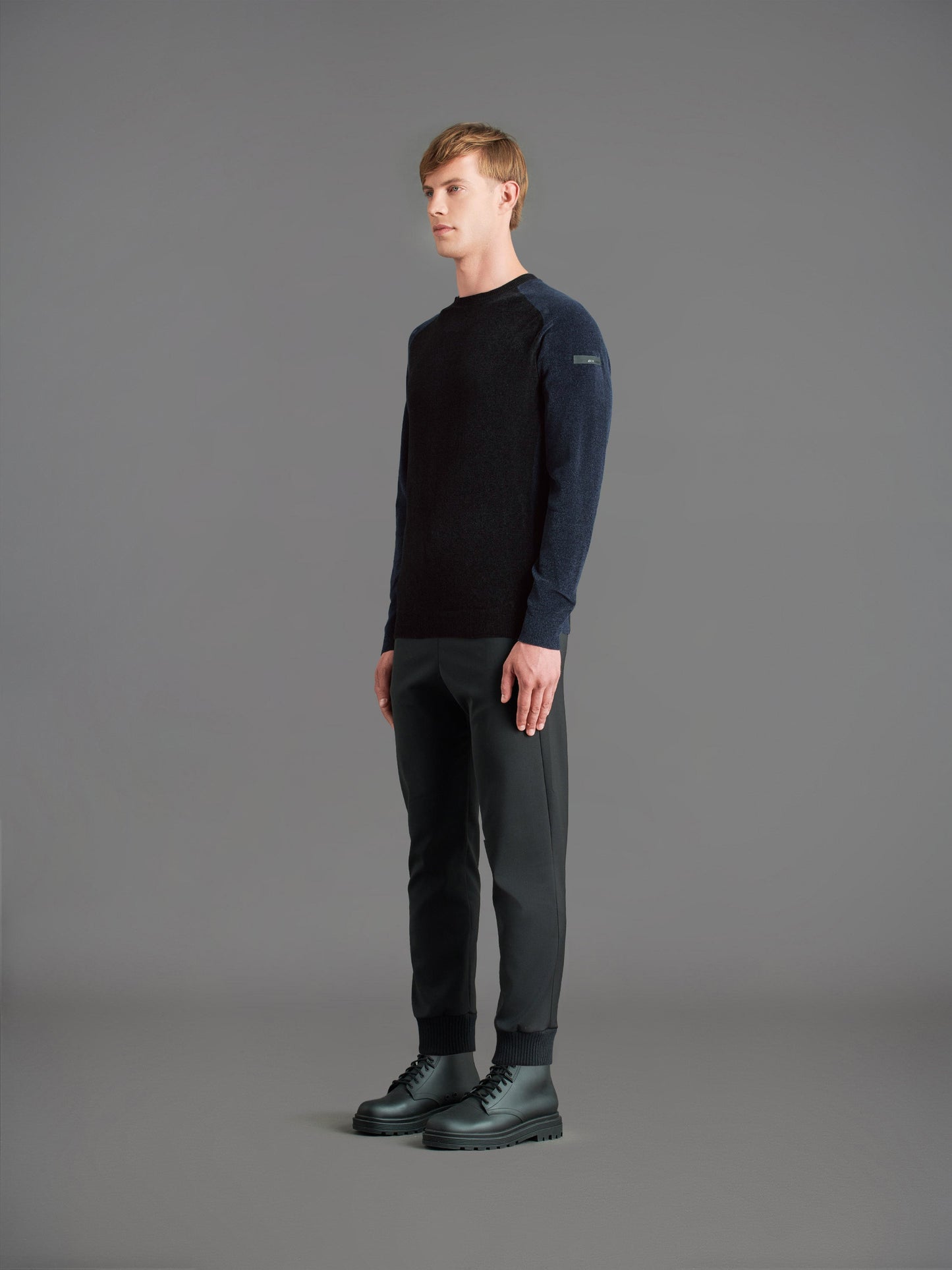 Velvet Block Sleeve Round Knit