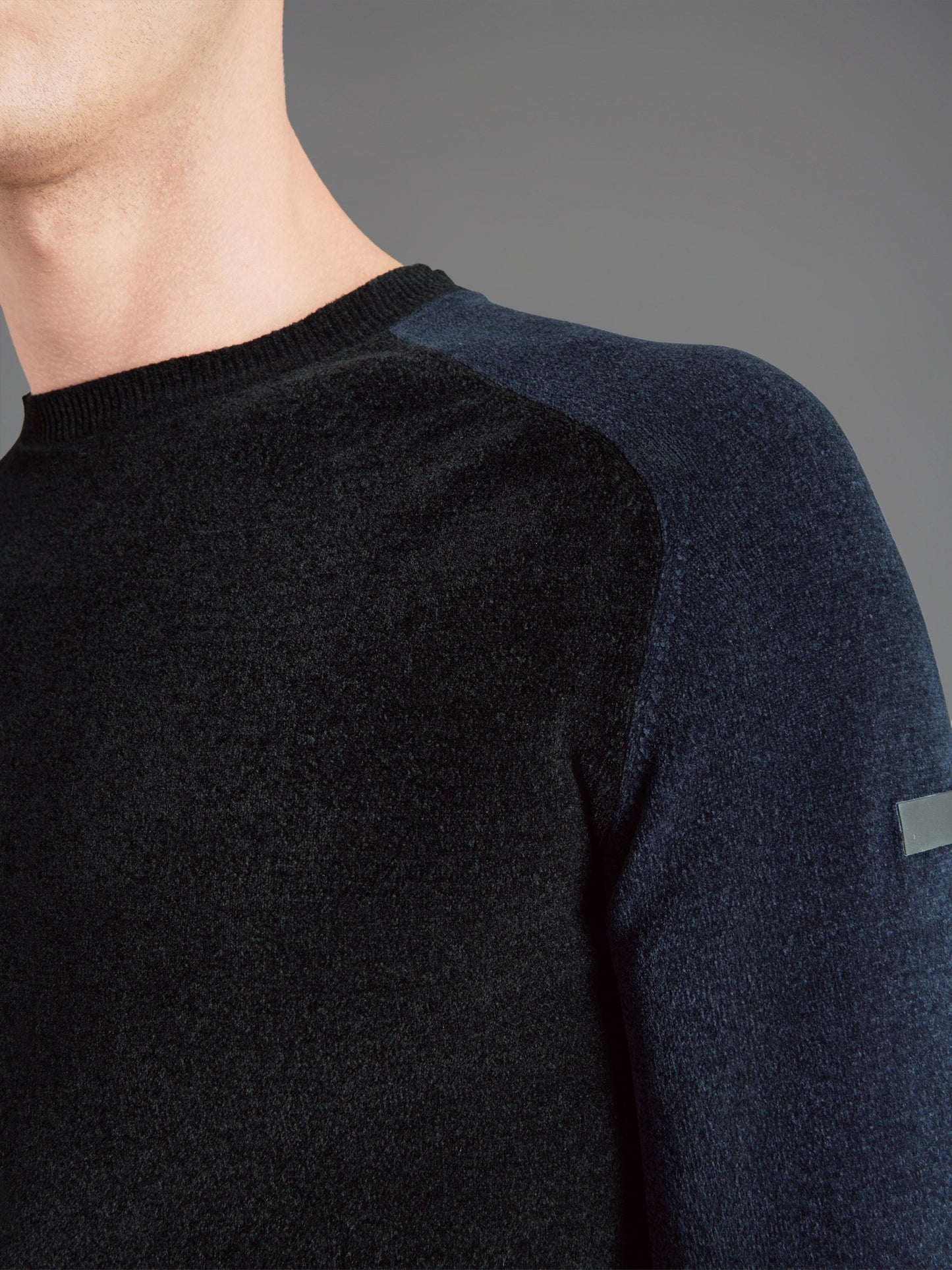 Velvet Block Sleeve Round Knit