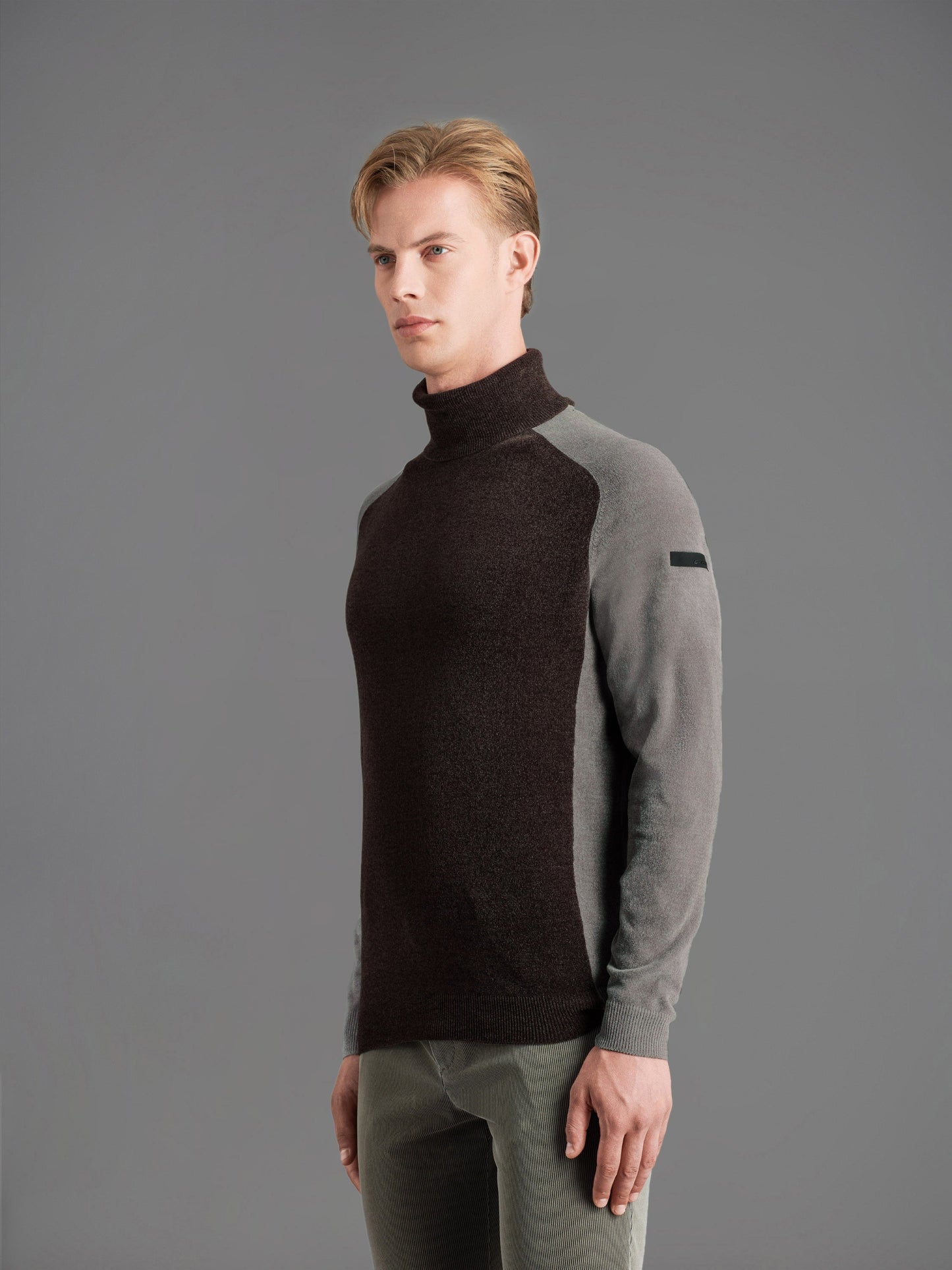 Velvet Block Sleeve Turtleneck Knit