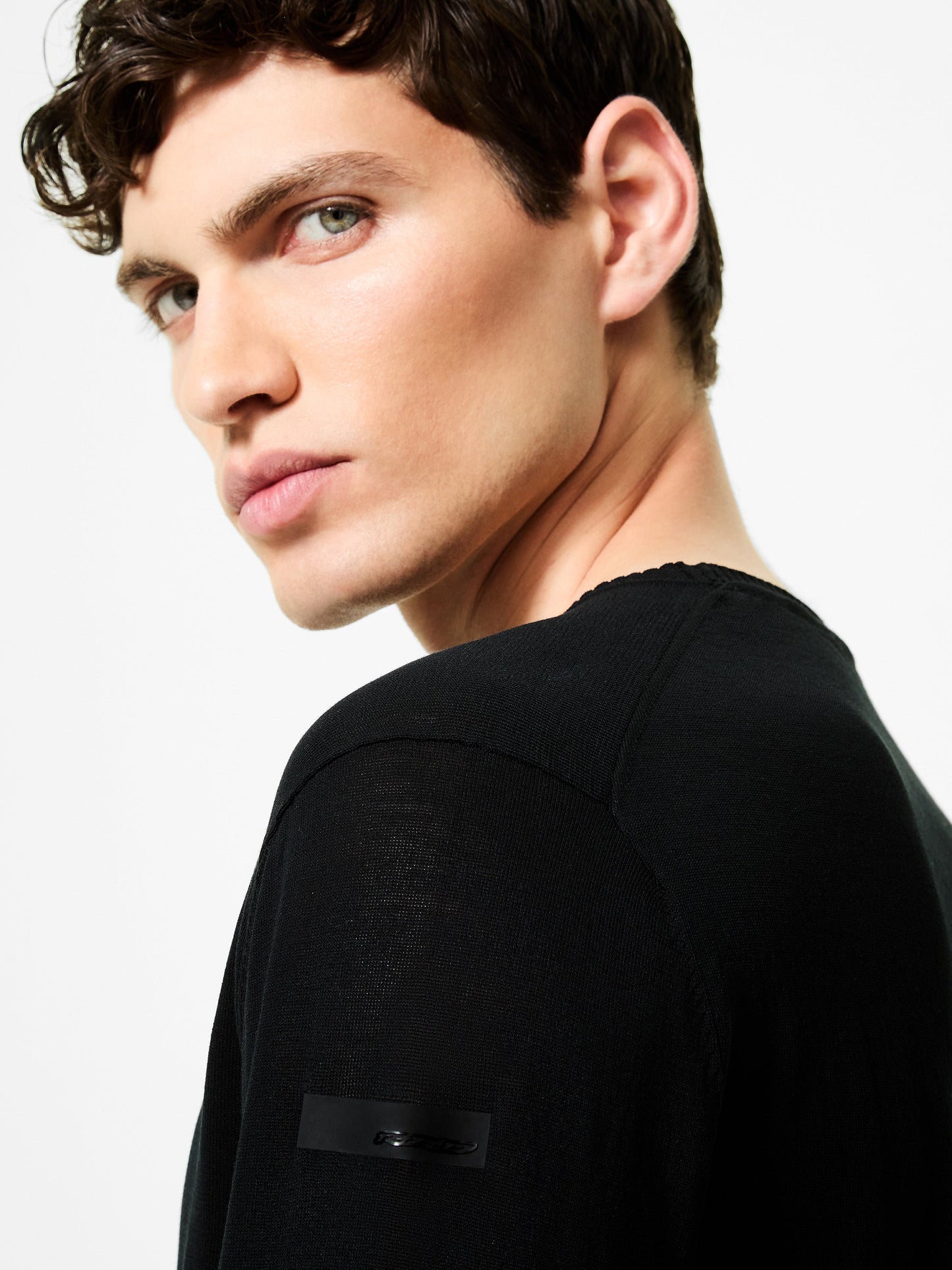 Shirty Round Knit