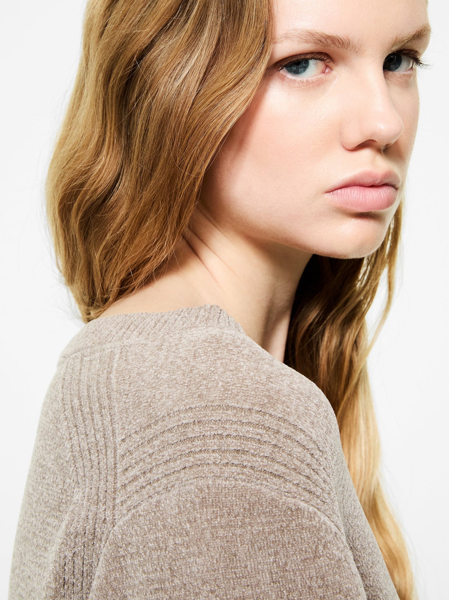 Velvet Vent V-Neck Wom Knit