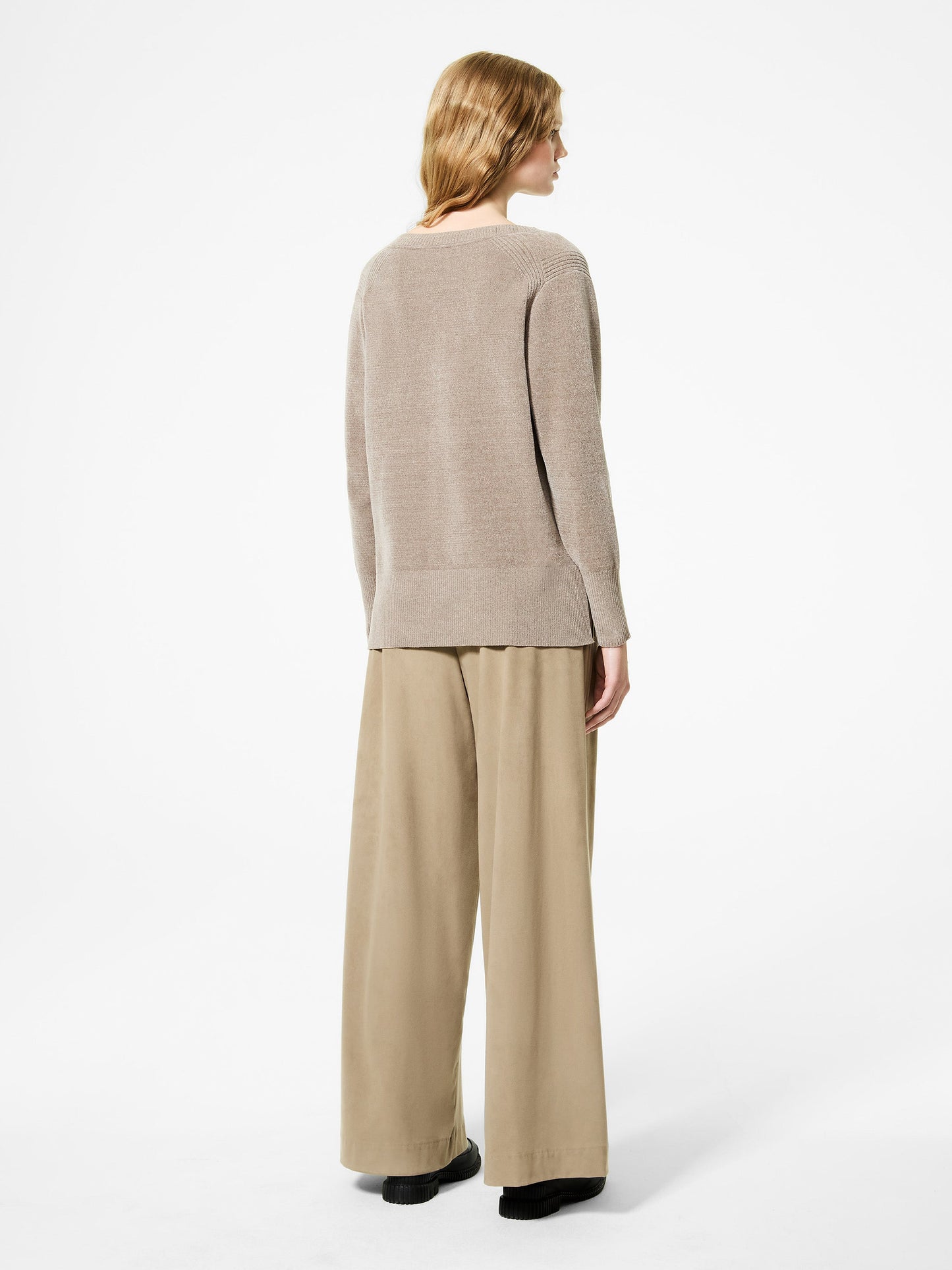 Velvet Vent V-Neck Wom Knit